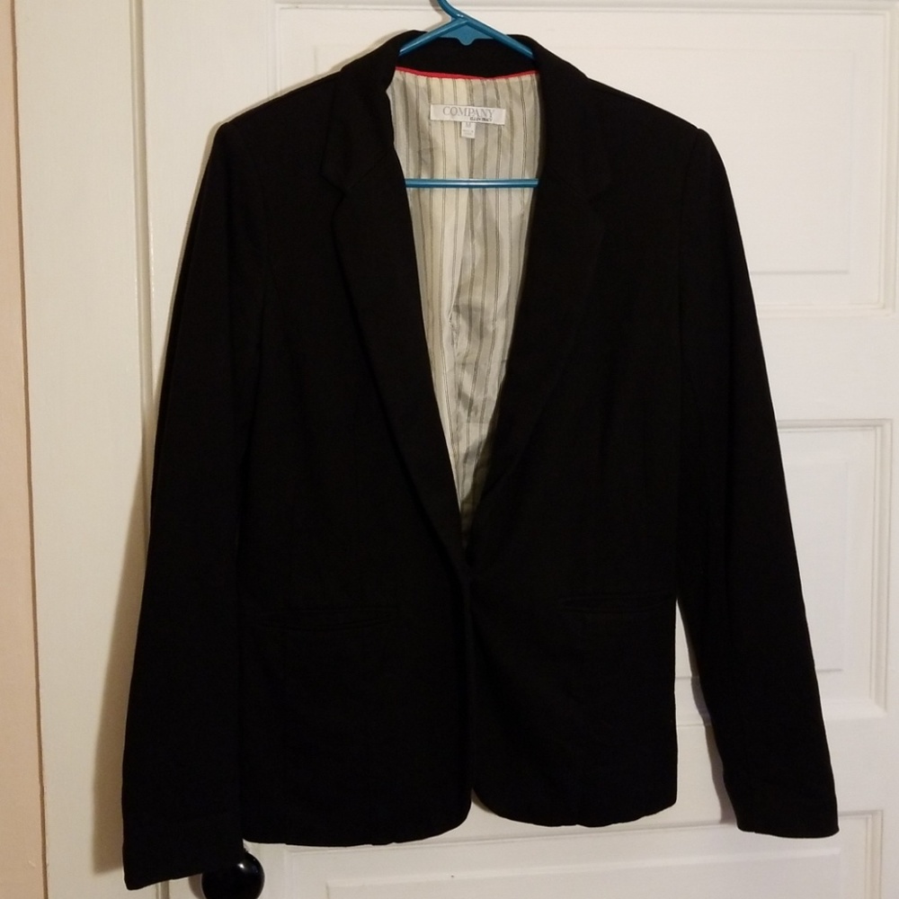 Relaxed Black Blazer